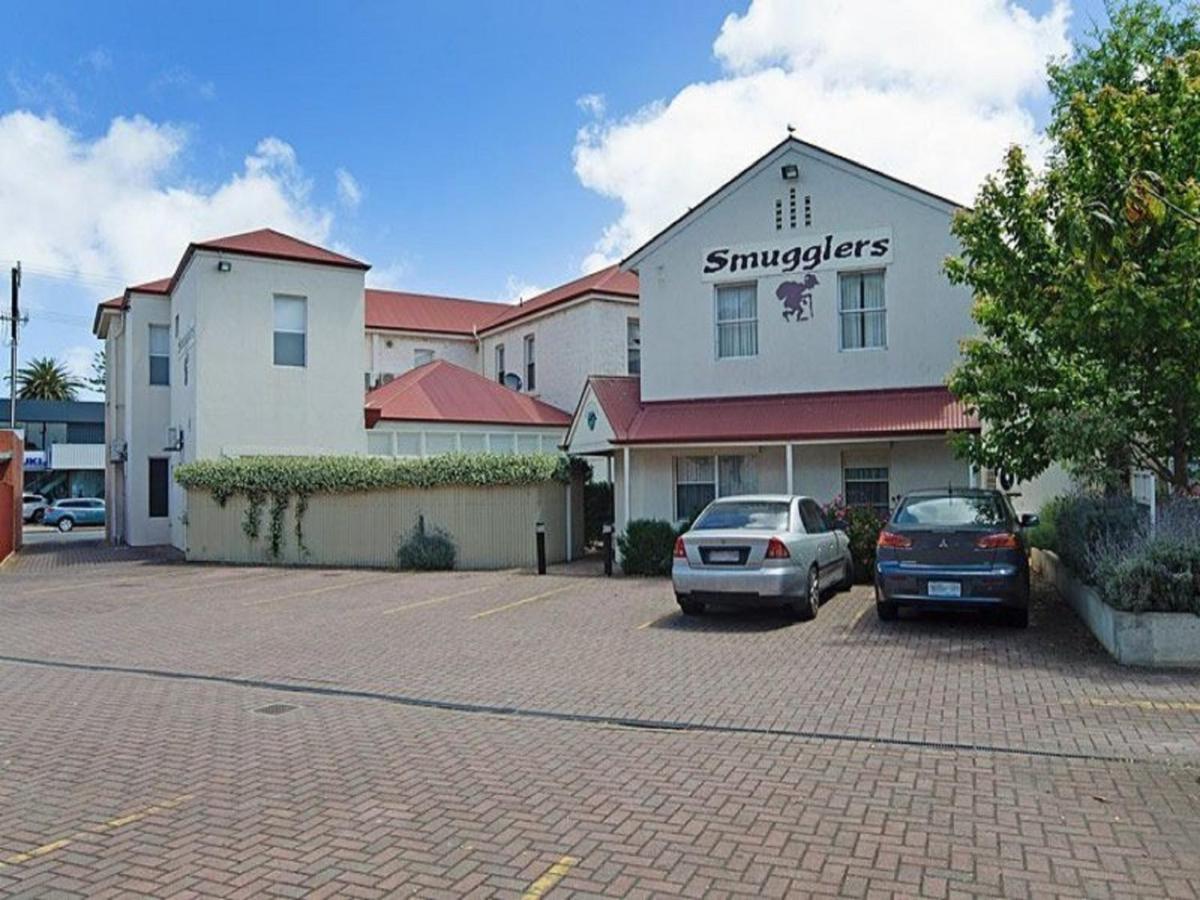 Hi 5 Victor Harbour * Victor Harbor