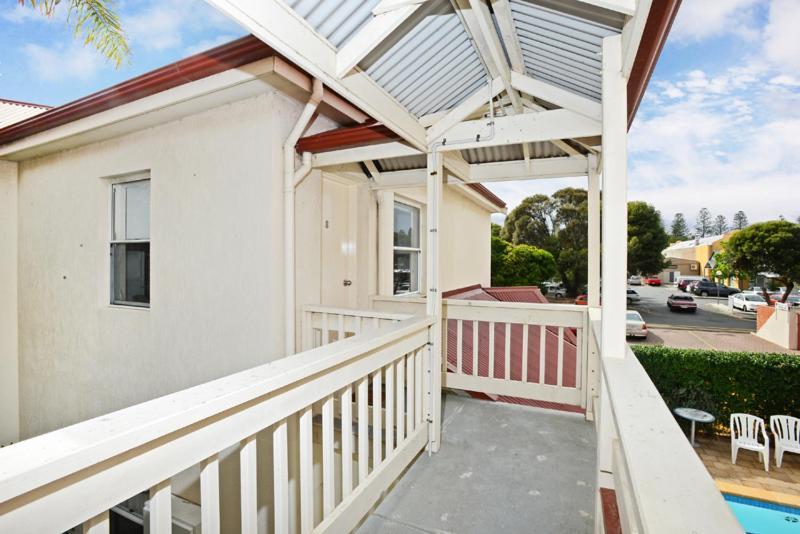 Hi 5 Victor Harbour * Victor Harbor